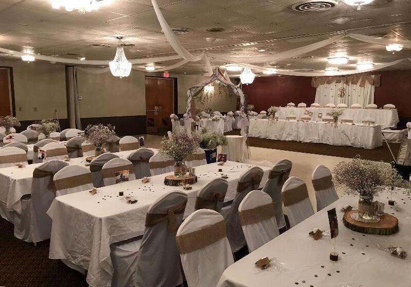 فندق Ramada By Wyndham Albert Lea