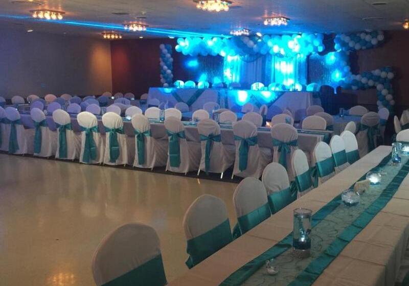 فندق Ramada By Wyndham Albert Lea