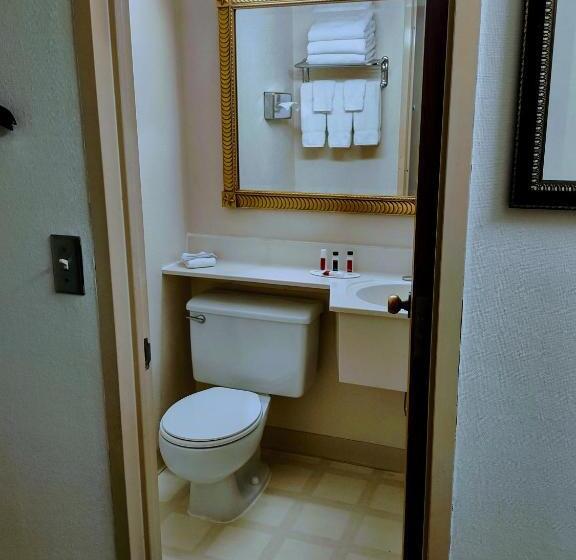 فندق Ramada By Wyndham Albert Lea