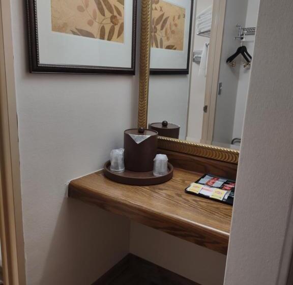 فندق Ramada By Wyndham Albert Lea