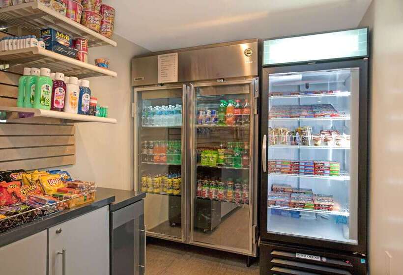 فندق Ramada By Wyndham Staten Island