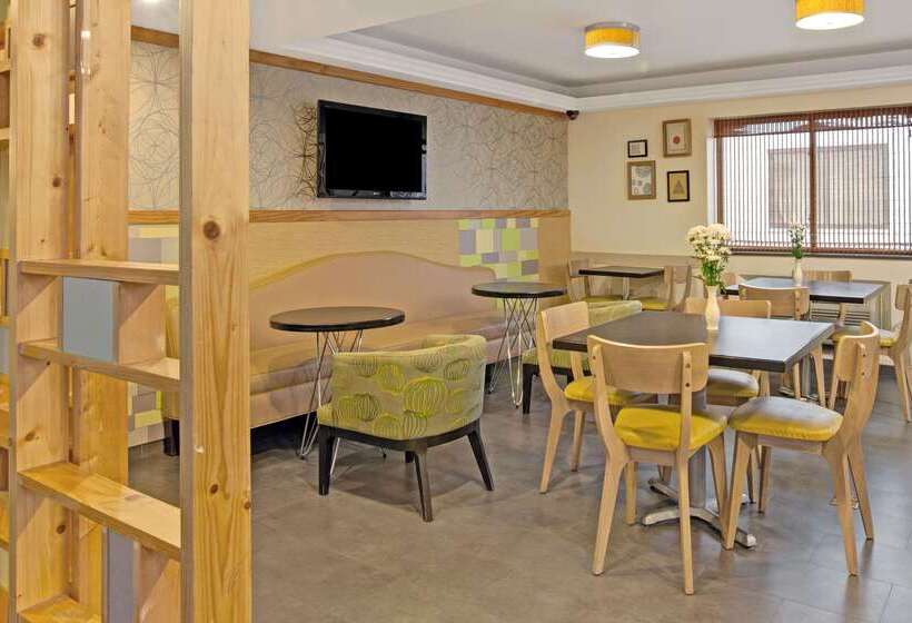 فندق Ramada By Wyndham Staten Island