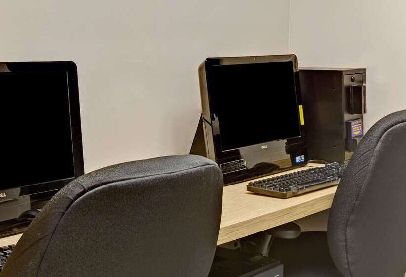 فندق Ramada By Wyndham Staten Island