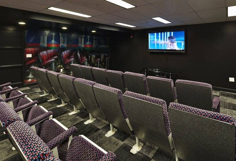 فندق Residence & Conference Centre   Hamilton