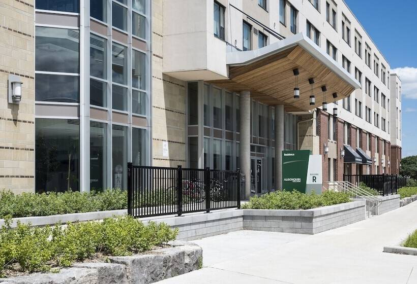 호텔 Residence & Conference Centre   Ottawa West