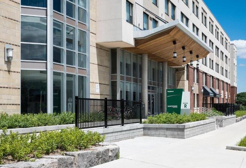 호텔 Residence & Conference Centre   Ottawa West