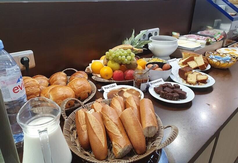 ホテル Restaurant La Chaumiere Les Mureaux   Flins