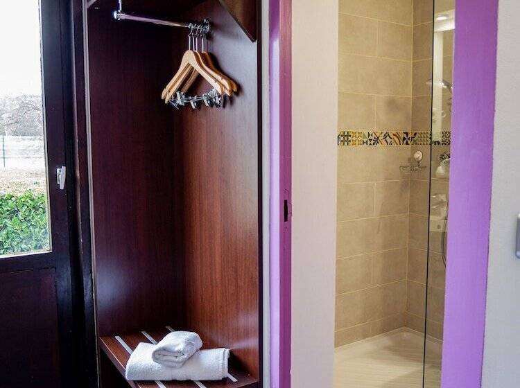 ホテル Restaurant La Chaumiere Les Mureaux   Flins