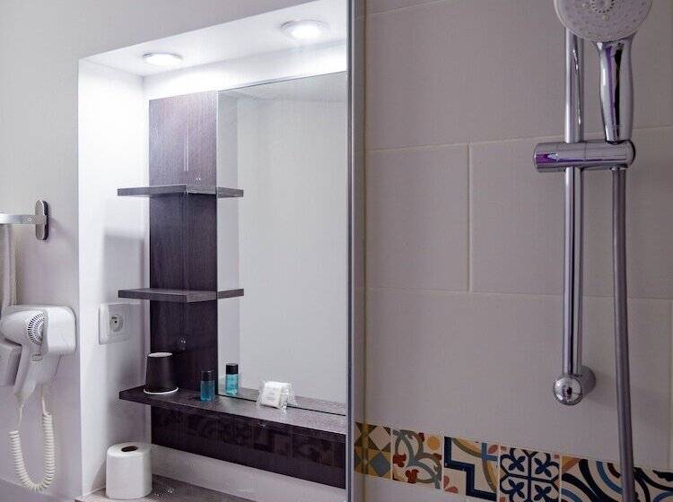 ホテル Restaurant La Chaumiere Les Mureaux   Flins