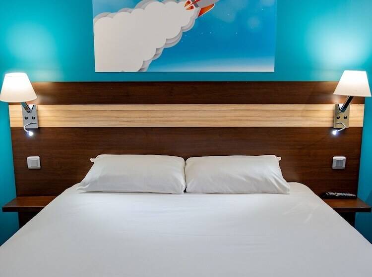 ホテル Restaurant La Chaumiere Les Mureaux   Flins