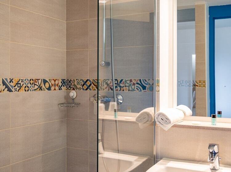 ホテル Restaurant La Chaumiere Les Mureaux   Flins