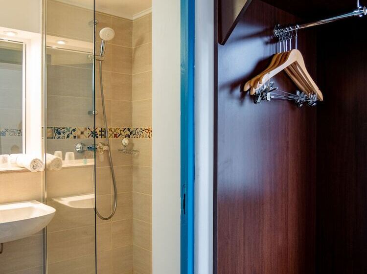 ホテル Restaurant La Chaumiere Les Mureaux   Flins