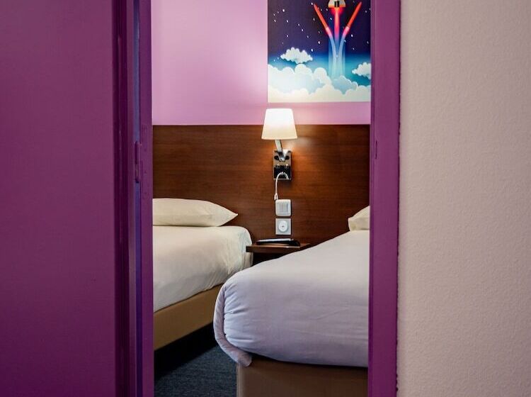 ホテル Restaurant La Chaumiere Les Mureaux   Flins