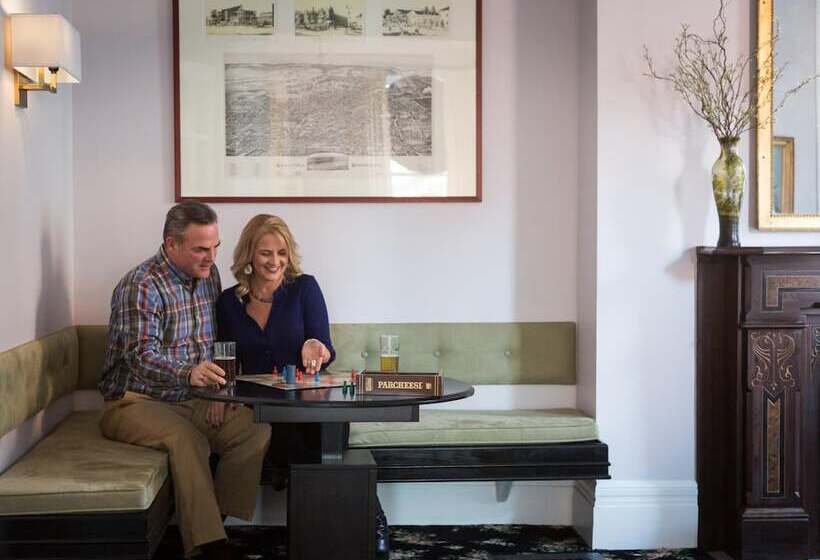 فندق Saratoga Arms