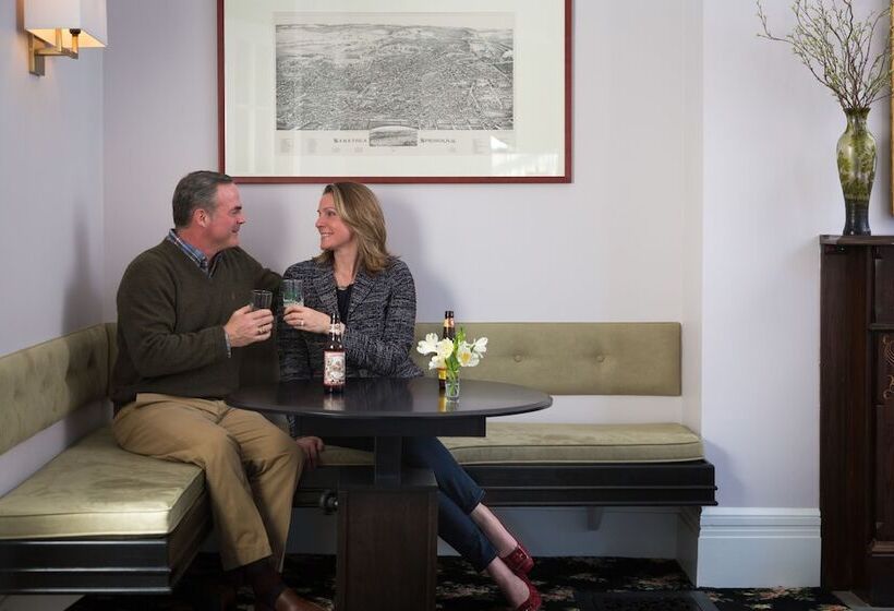 فندق Saratoga Arms