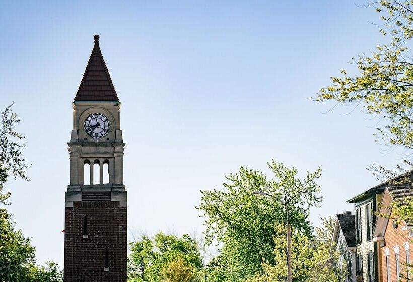 Отель The Shaw Club