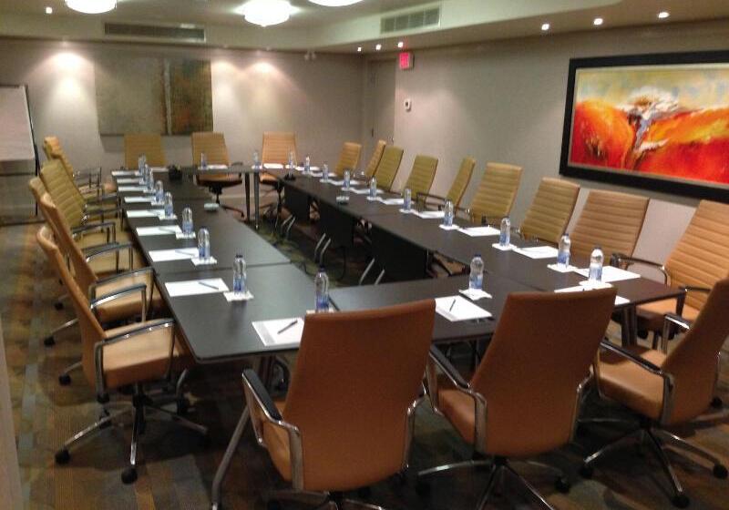 Отель The Shaw Club