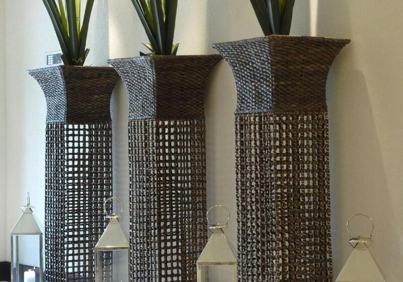 Отель The Shaw Club