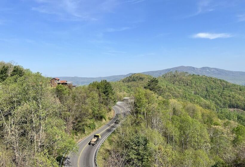 酒店 Skyline Village Inn