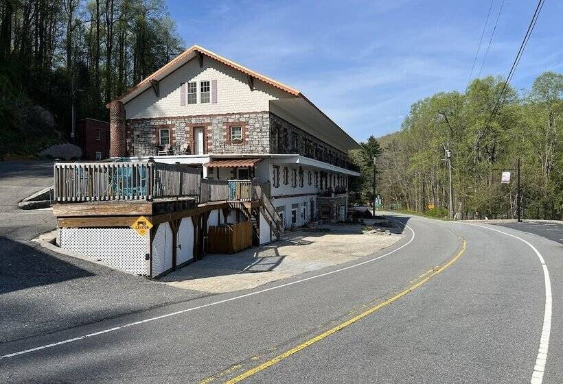 酒店 Skyline Village Inn