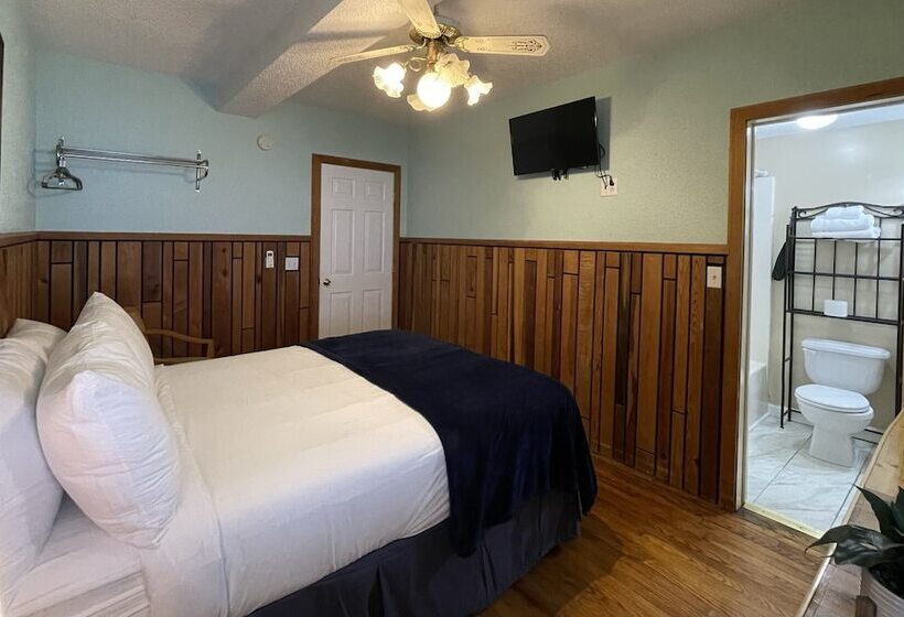 酒店 Skyline Village Inn