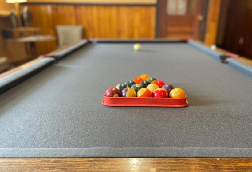 酒店 Skyline Village Inn