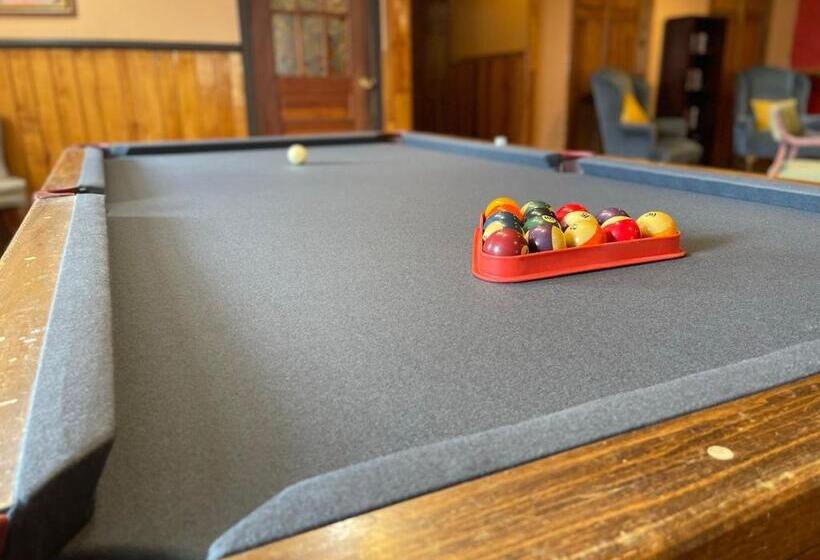 酒店 Skyline Village Inn