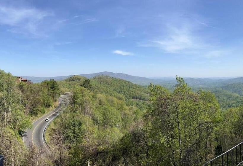 酒店 Skyline Village Inn