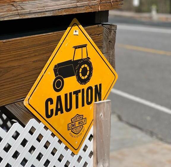 酒店 Skyline Village Inn