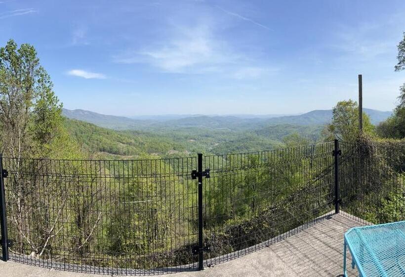 酒店 Skyline Village Inn