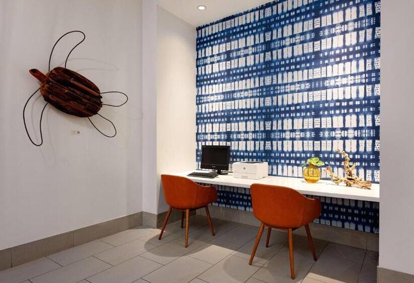 هتل Springhill Suites By Marriott Oceanside Beach