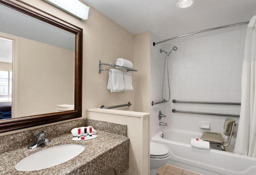 فندق Super 8 By Wyndham Gulfport Biloxi Airport