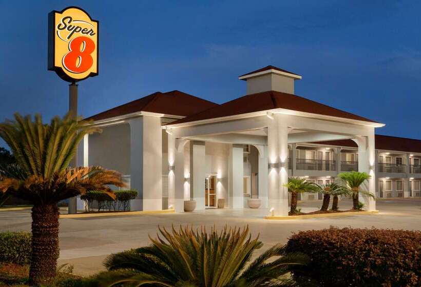هتل Super 8 By Wyndham Lake Charles Northeast