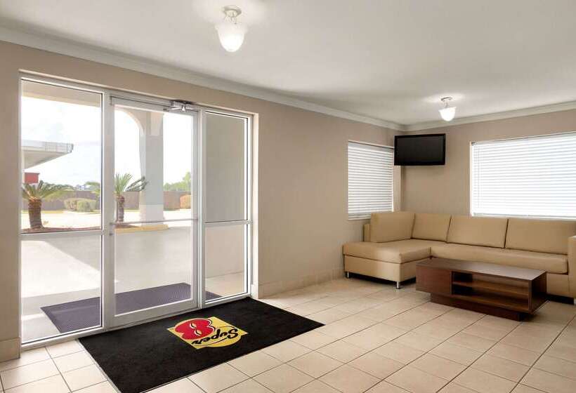 هتل Super 8 By Wyndham Lake Charles Northeast