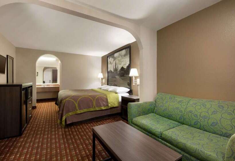 هتل Super 8 By Wyndham Lake Charles Northeast