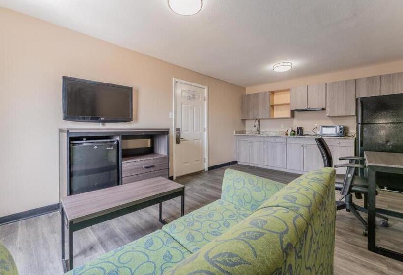 هتل Super 8 By Wyndham Lake Charles Northeast