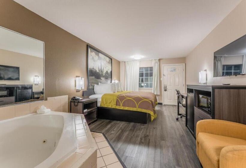 هتل Super 8 By Wyndham Lake Charles Northeast