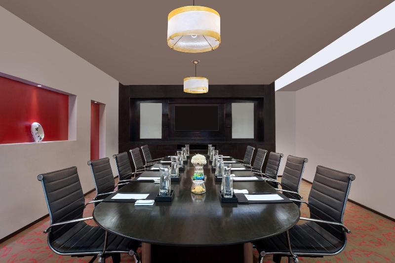 Отель Surat Marriott