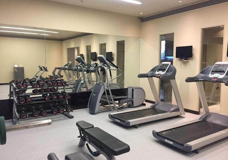 Отель Surat Marriott