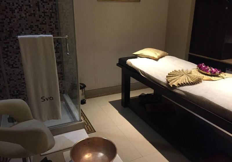 Отель Surat Marriott