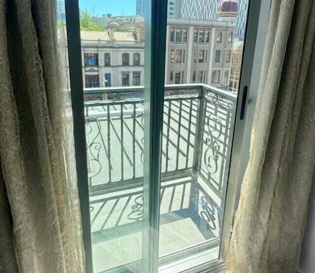 هتل Sydney Riseon