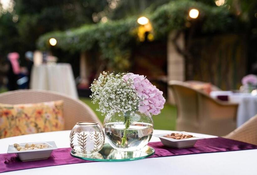 בית מלון כפרי Taj Wellington Mews