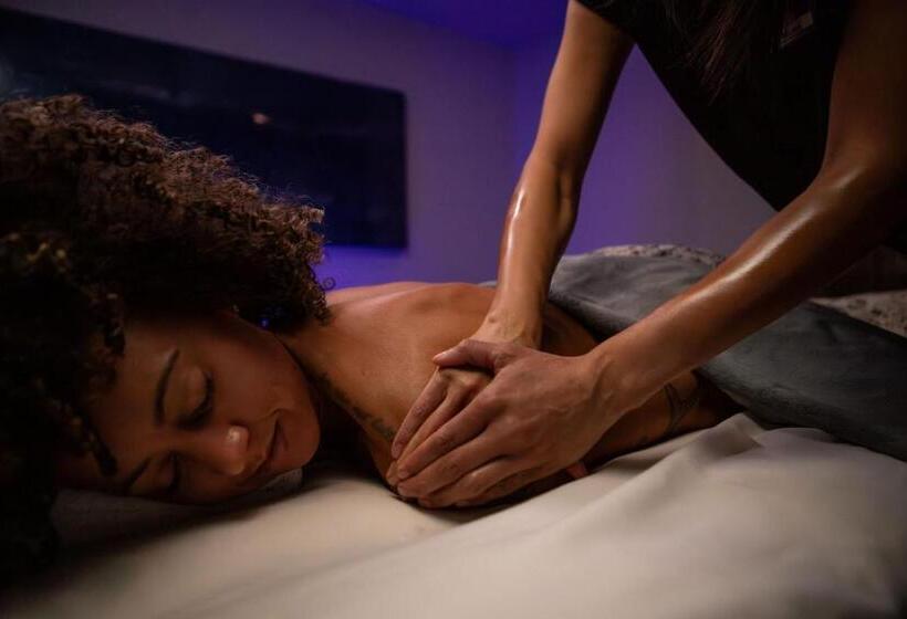 The Historic Cavalier Hotel And Beach Club Autograph Collection