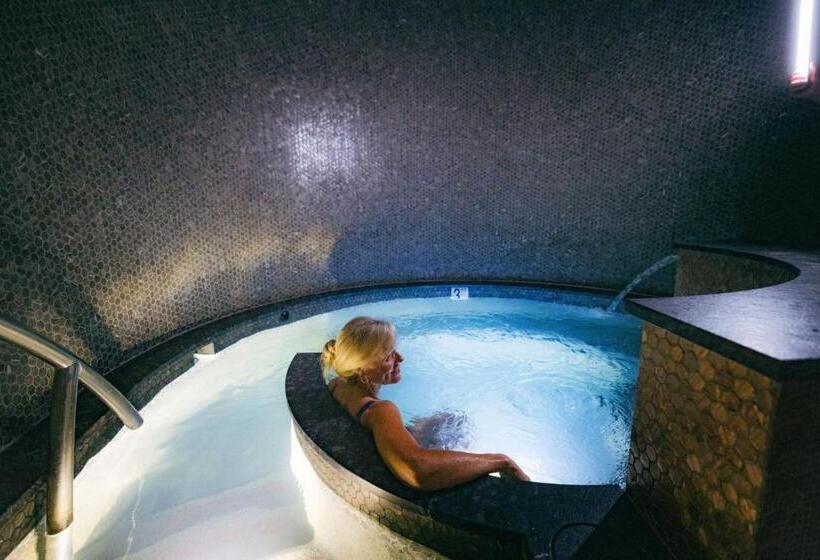 The Historic Cavalier Hotel And Beach Club Autograph Collection