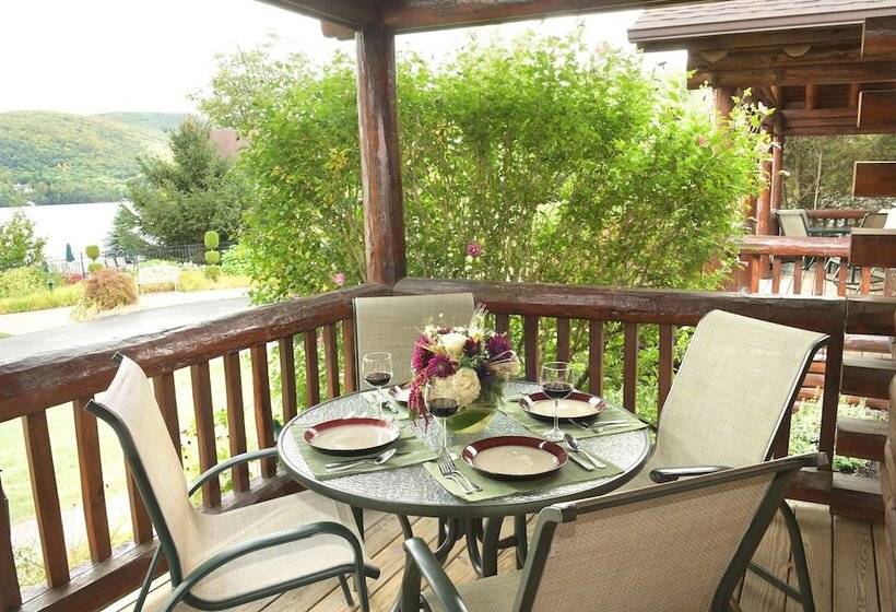 Отель The Lodges At Cresthaven