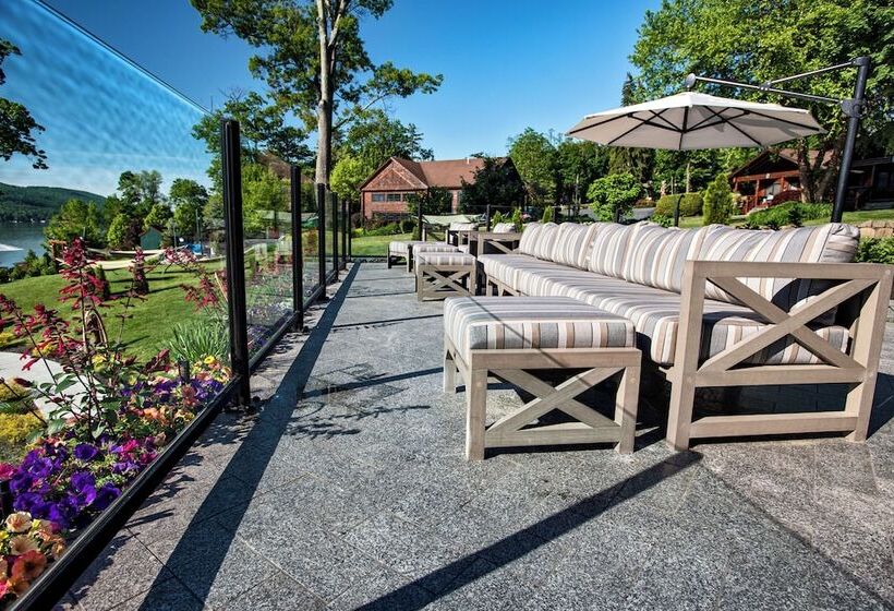 Отель The Lodges At Cresthaven