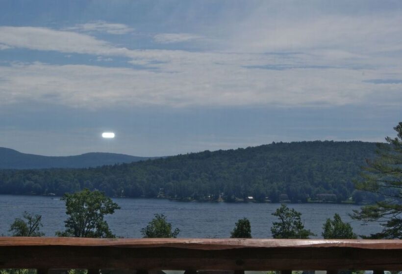 Отель The Lodges At Cresthaven