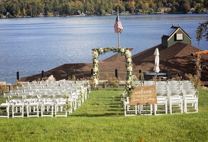 Отель The Lodges At Cresthaven