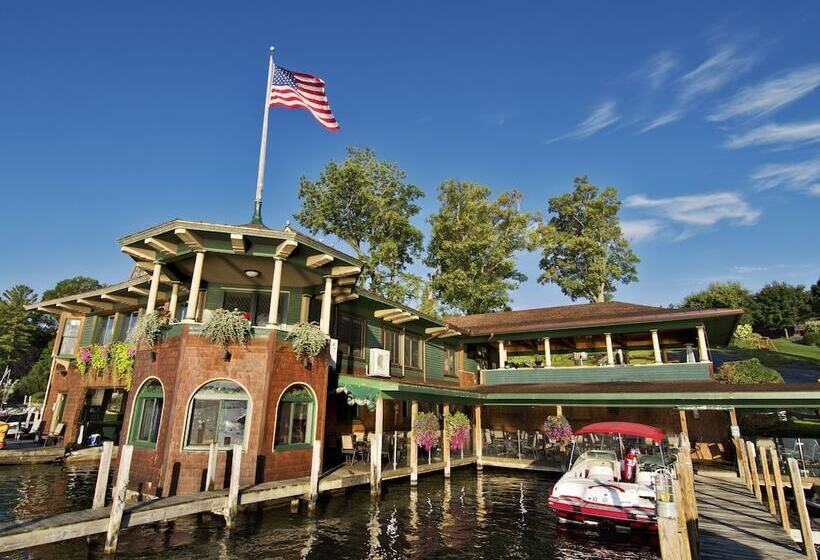 Отель The Lodges At Cresthaven