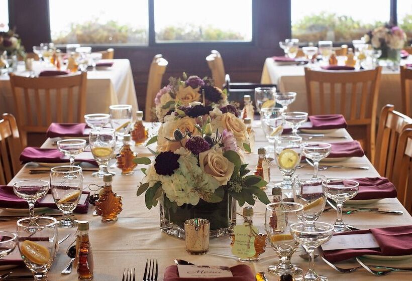 Отель The Lodges At Cresthaven